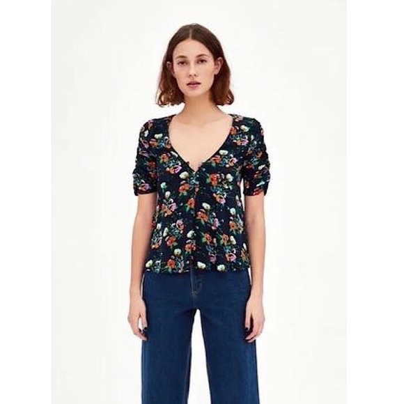 NWT ZARA 90s Babydoll Button Front Floral Ruched‎ Short Sleeves V-Neck Top XS - Picture 4 of 8